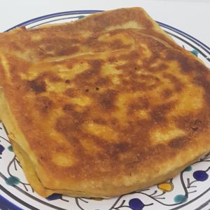 Mhajeb farci à la tchaktouka, kefta ou poulet ou thon olive