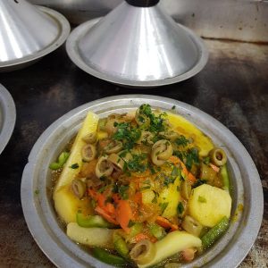 Tajine de poulet au citron confit et aux olives